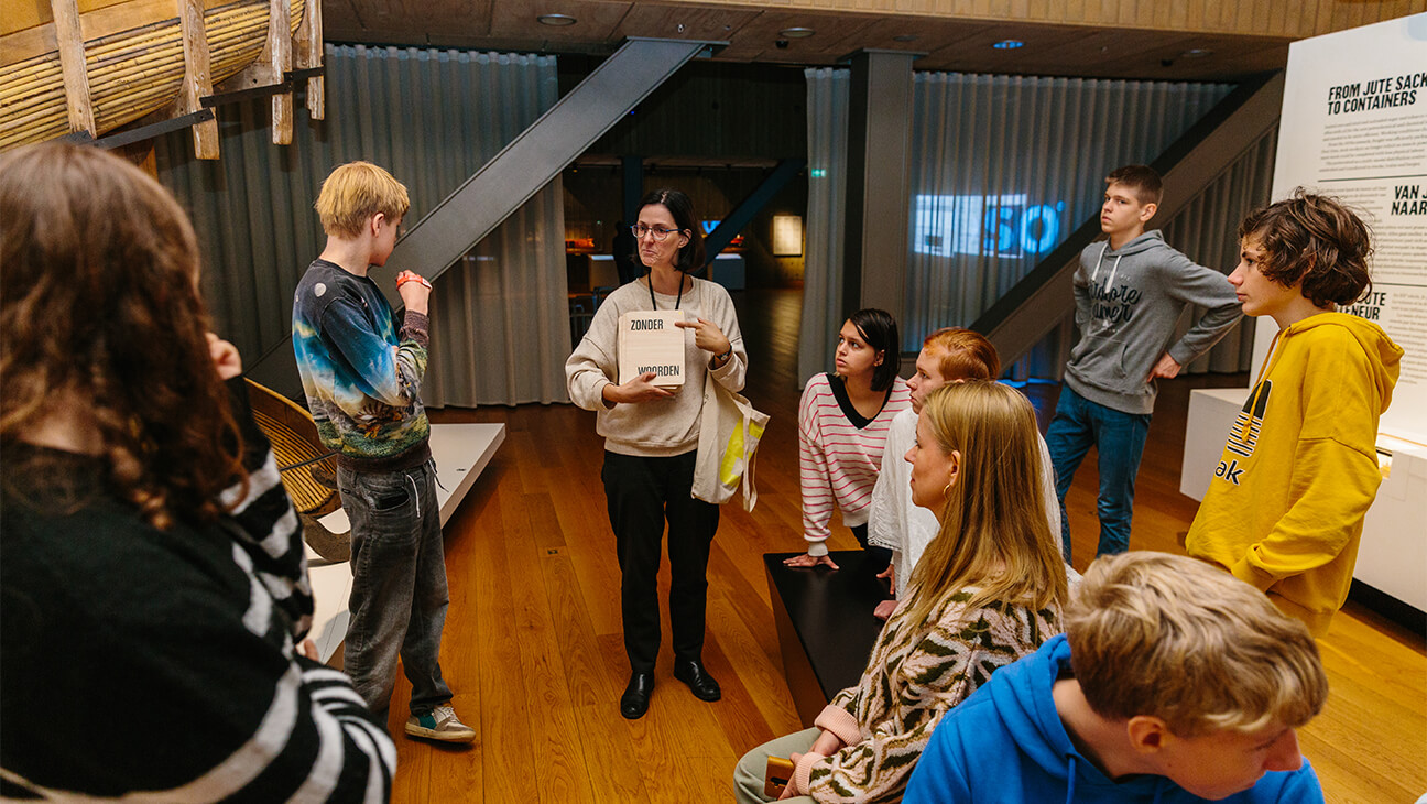Bezoekers aan de Expo Compassion MAS