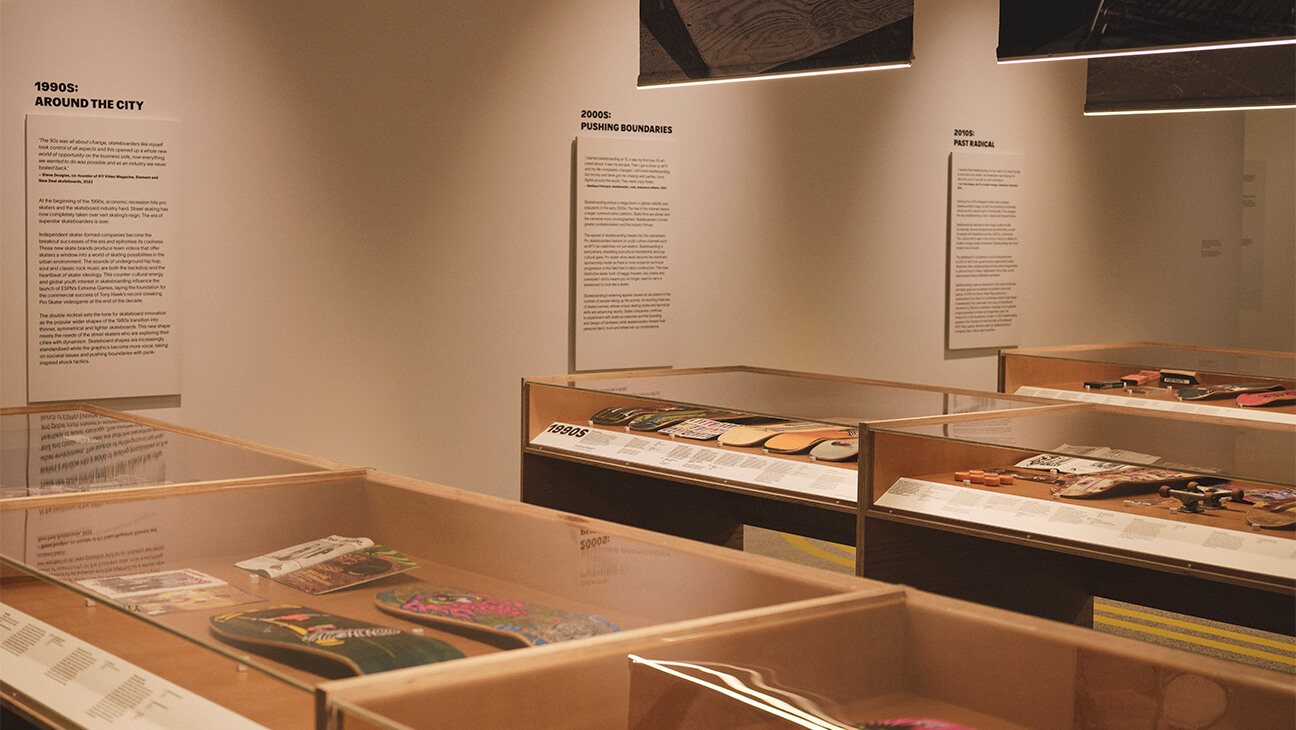 Verschillende skateboards op de expo 'skateboard'