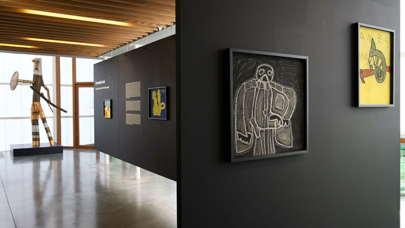 Zaal met werken van Inès Andouche uit de Expo 'Un monde à soi'