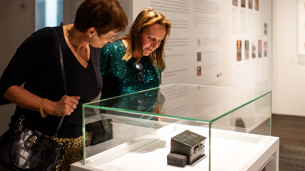 Bezoekers op de expo dear time