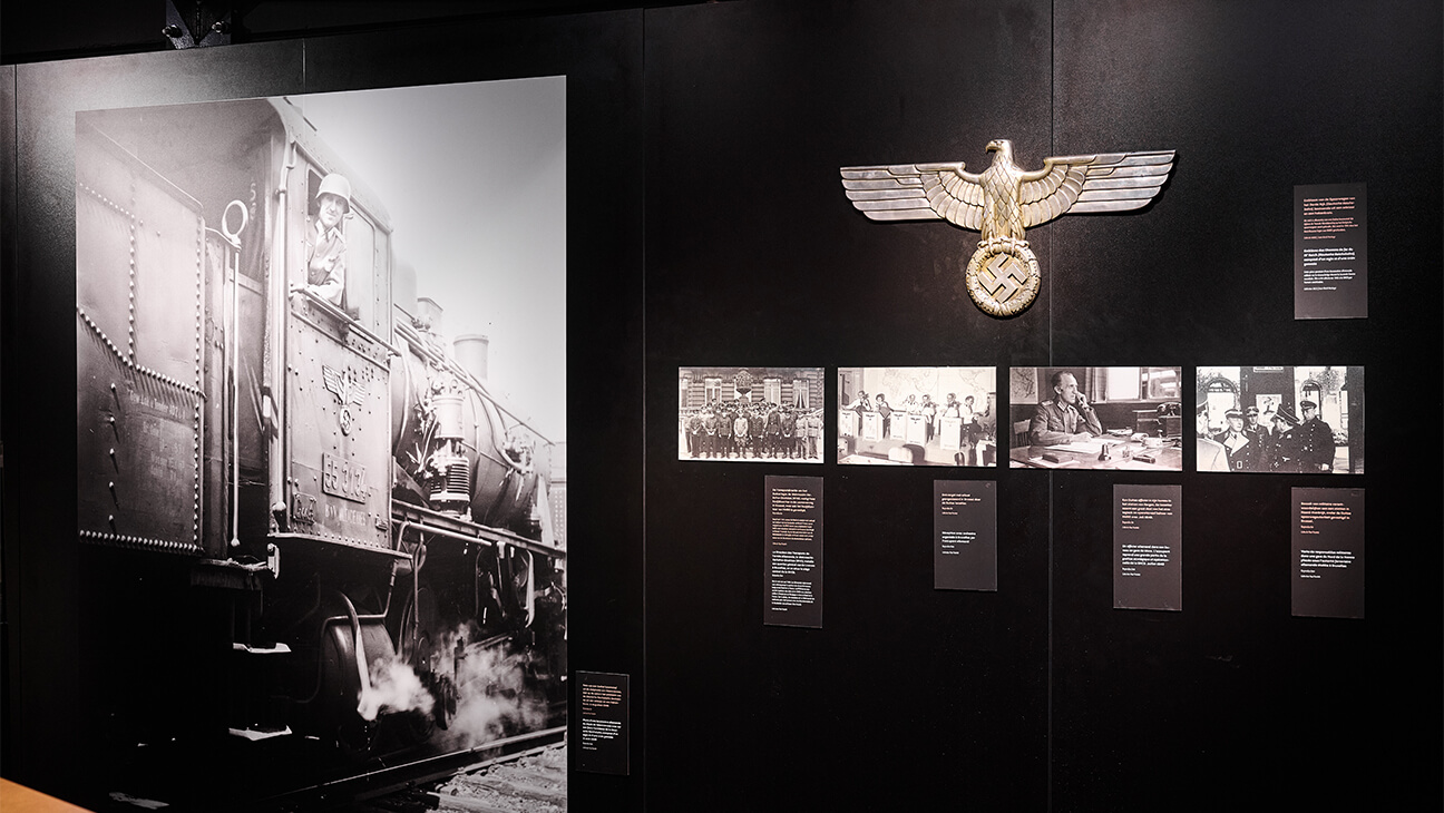 zaal met foto's tijdens de Expo NMBS, bezet bedrijf: tussen collaboratie en verzet