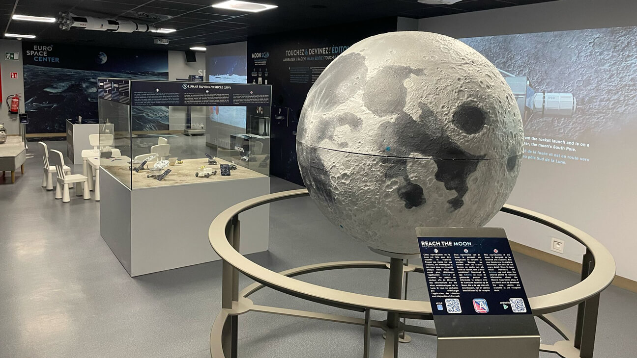 Tentoonstellingruimte van de expo Back to the Moon in Euro Space Center