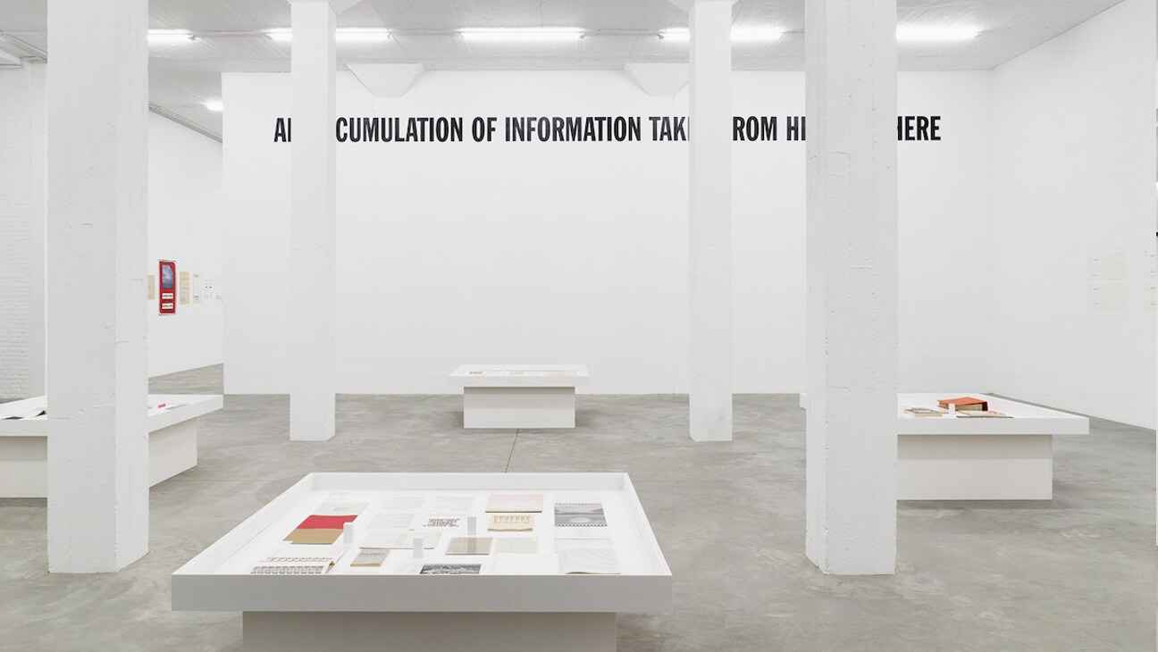 Beeld uit de Expo Red and green and blue more or less