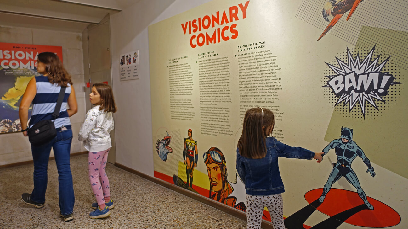 Bezoekers van de expo Visionary Comics