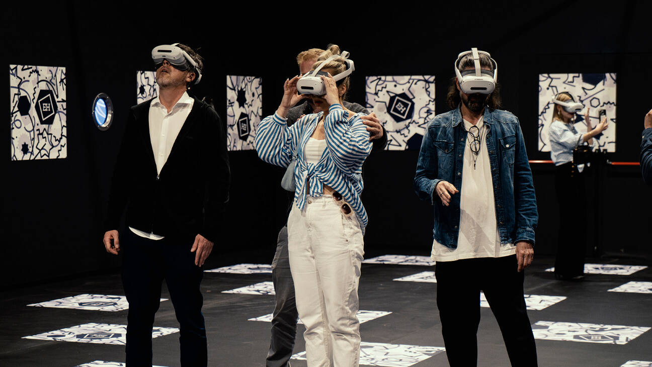 Bezoekers met 3D-bril aan de Expo Titanic: The Immersive Experience
