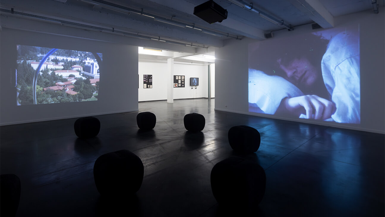 Zaalzicht op de expo 'EUROPALIA ESPAÑA: Resistance. The Power of the Image'