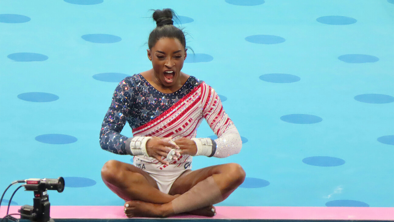 Simone Biles geeuwend, Olympische Spelen van Parijs, 2024