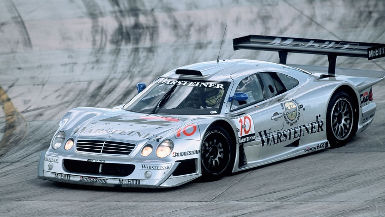 Supercar van Mercedes op het autocircuit