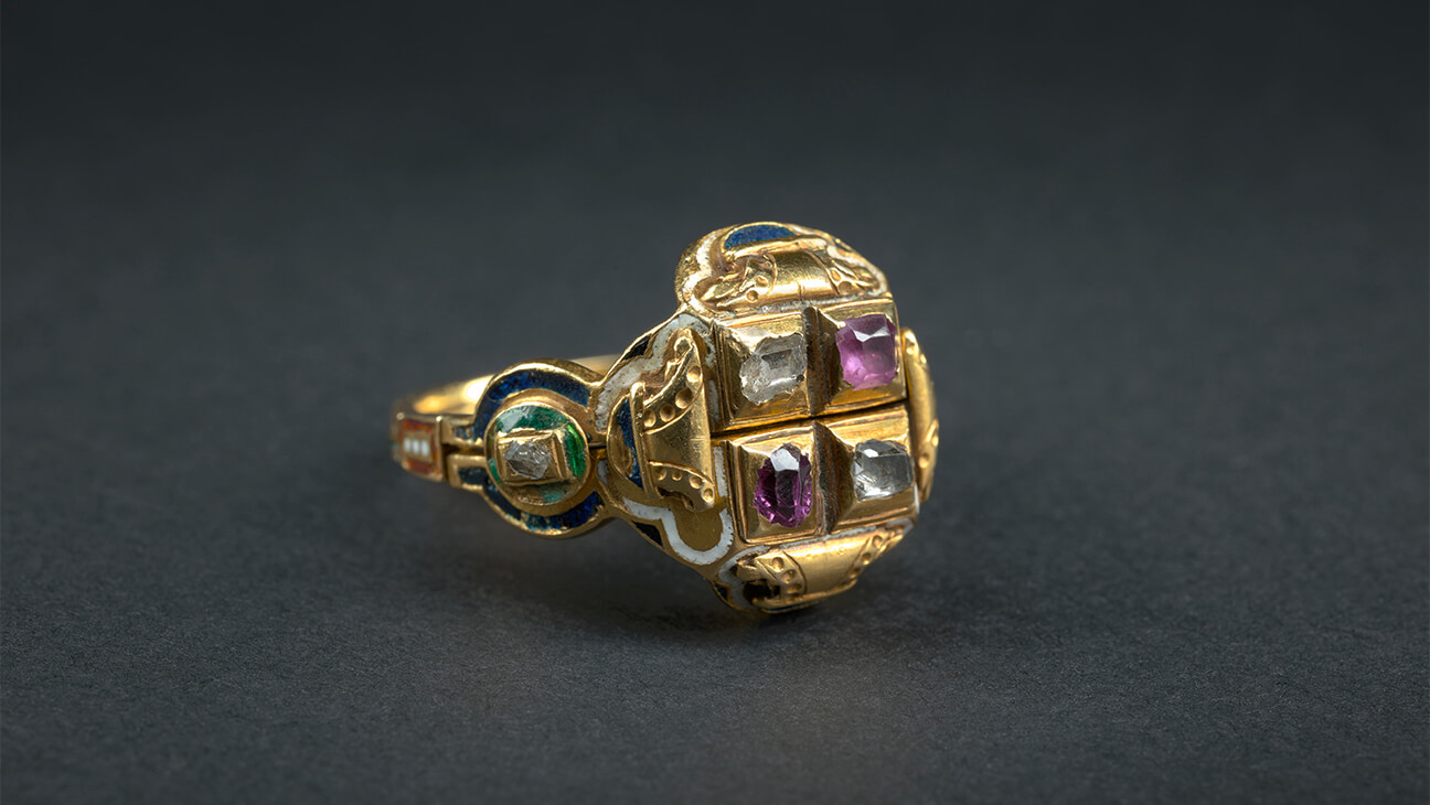 Oude ring uit de expo 'Rings that rock'