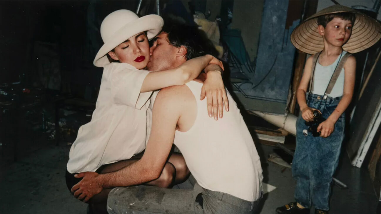 Bertien van Manen, Vasja, Lena and their son Styopya (uit de reeks A hundred summers, a hundred winters), 1992, Collectie Fotomuseum Antwerpen, P/1995/41/4