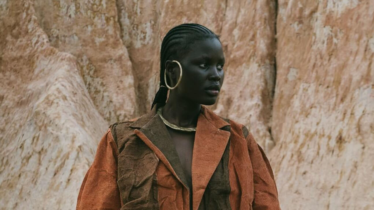 Bubu Ogisi, collection bonde la vivuli valley of shadows barkcloth brass, 2024