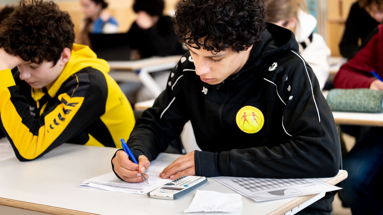 Leerlingen van het Het Gymnasion op Linkeroever in Antwerpen